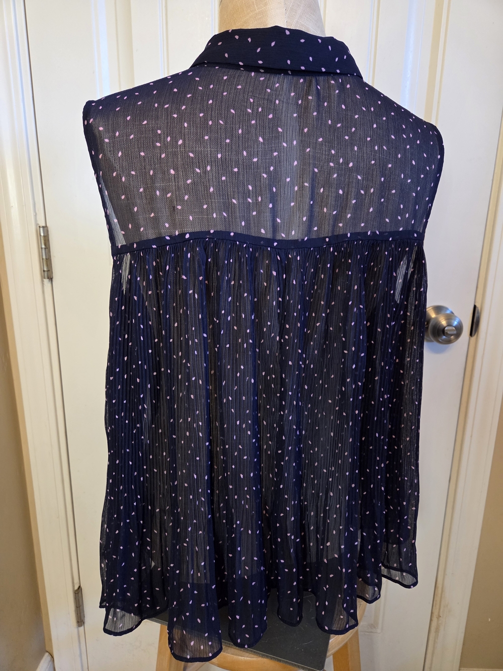 LC Lauren Conrad Dark Blue Semi-sheer Sleeveless Blouse with Pink Leaf Print - Picture 2 of 6